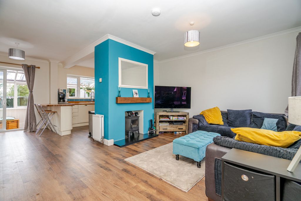 Property photo 2 of 30