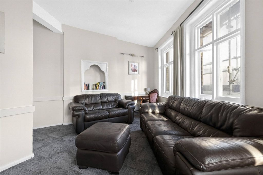 Property photo 2 of 16 Bedroom