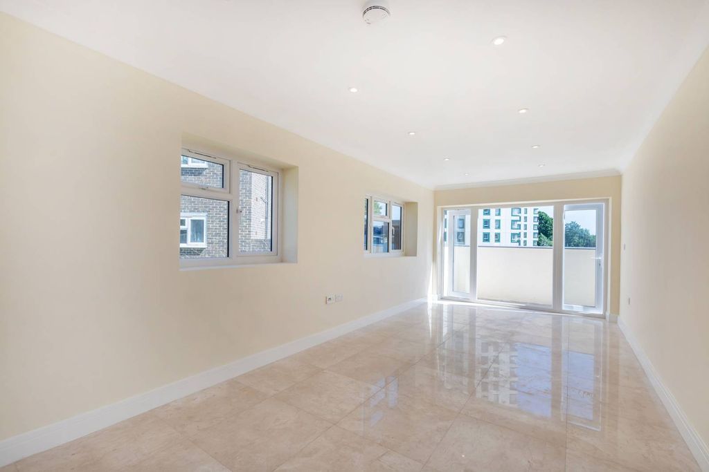 Property photo 3 of 8