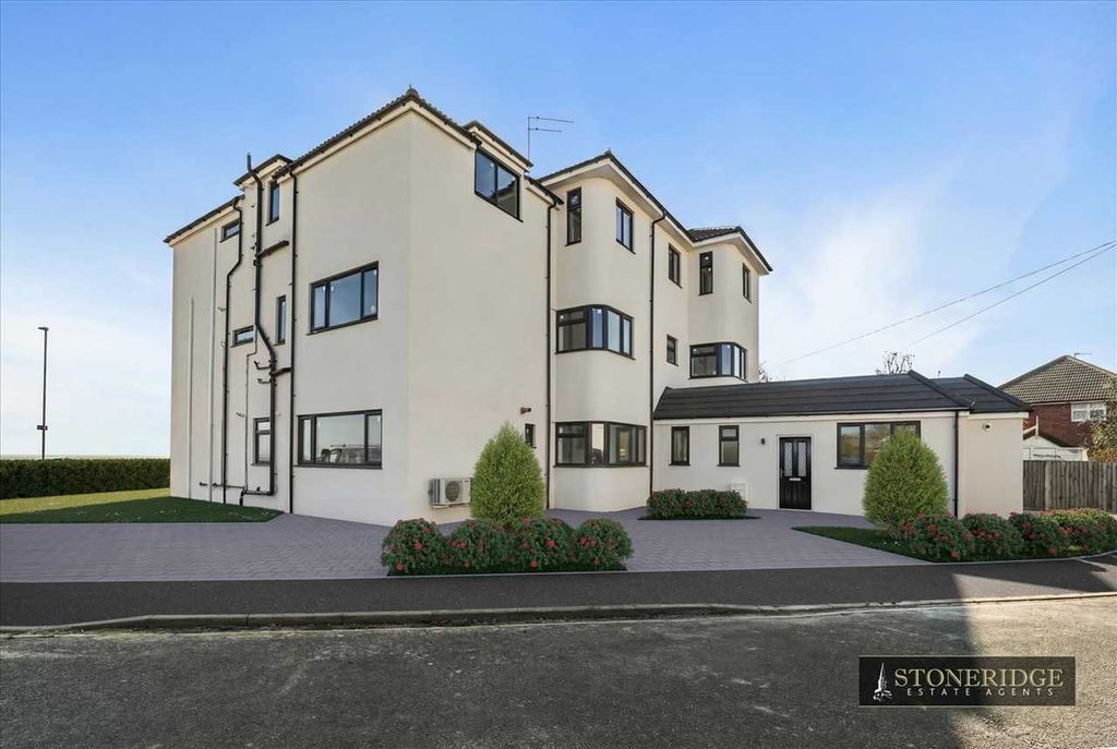 Property photo 2 of 8 Agents Note