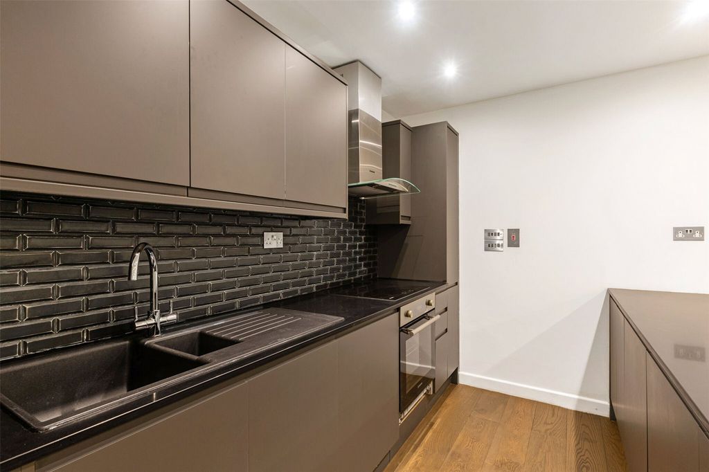 Property photo 2 of 21 Picture No. 08