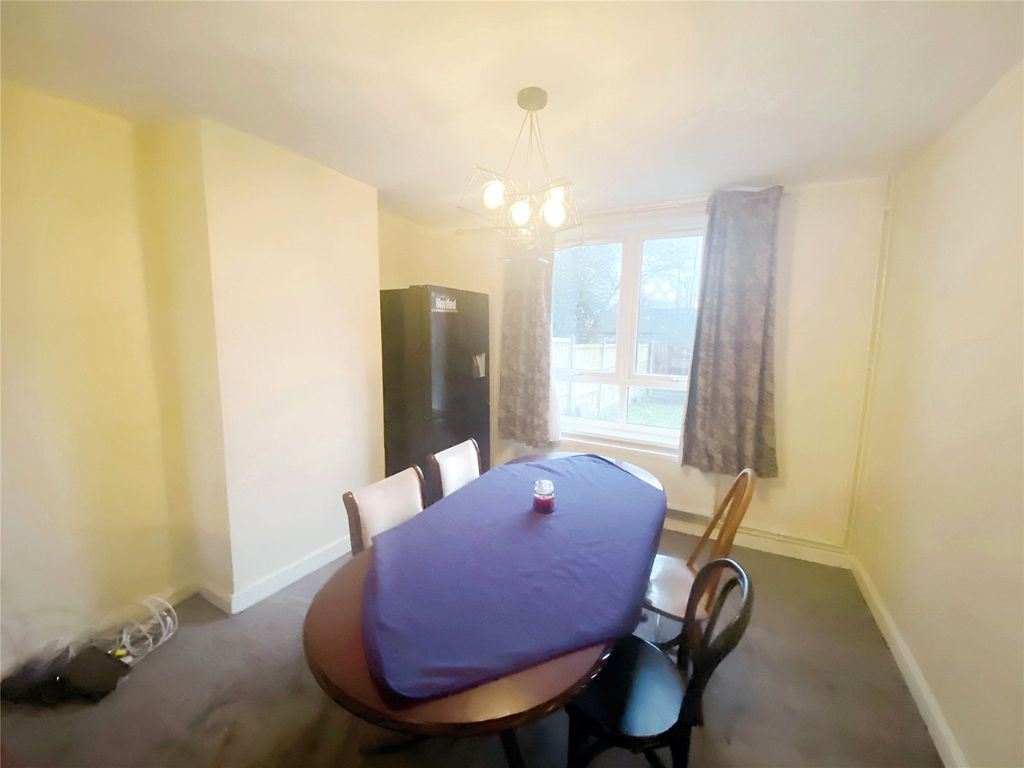 Property photo 3 of 8 Dining Area