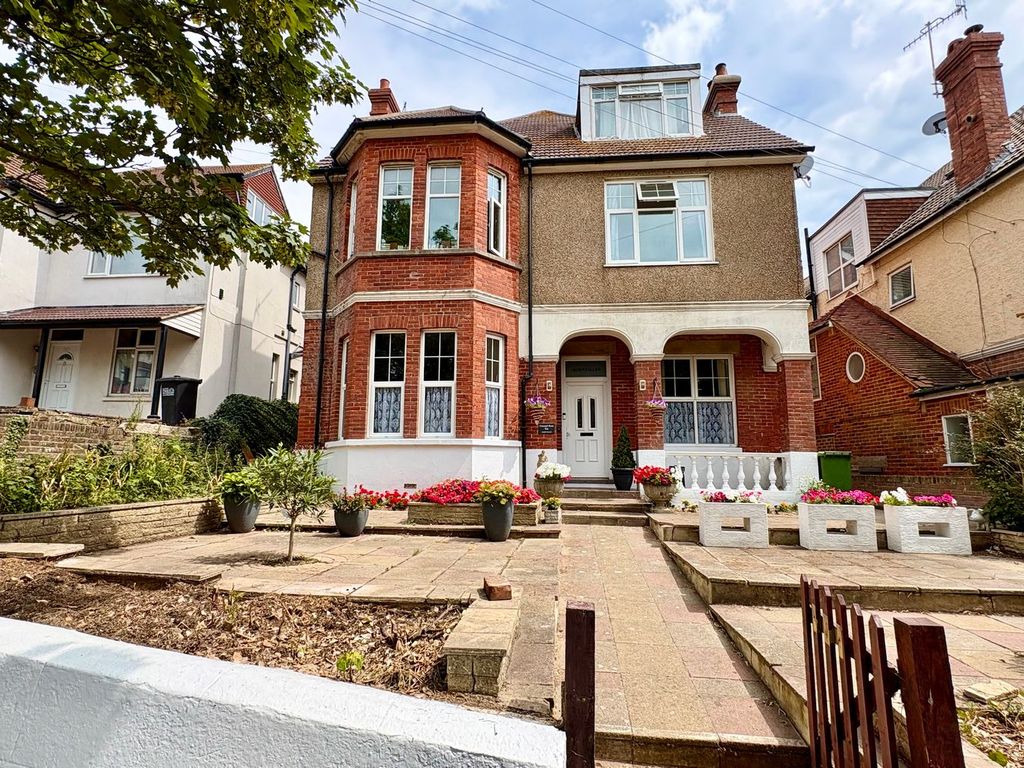 Property photo 1 of 24