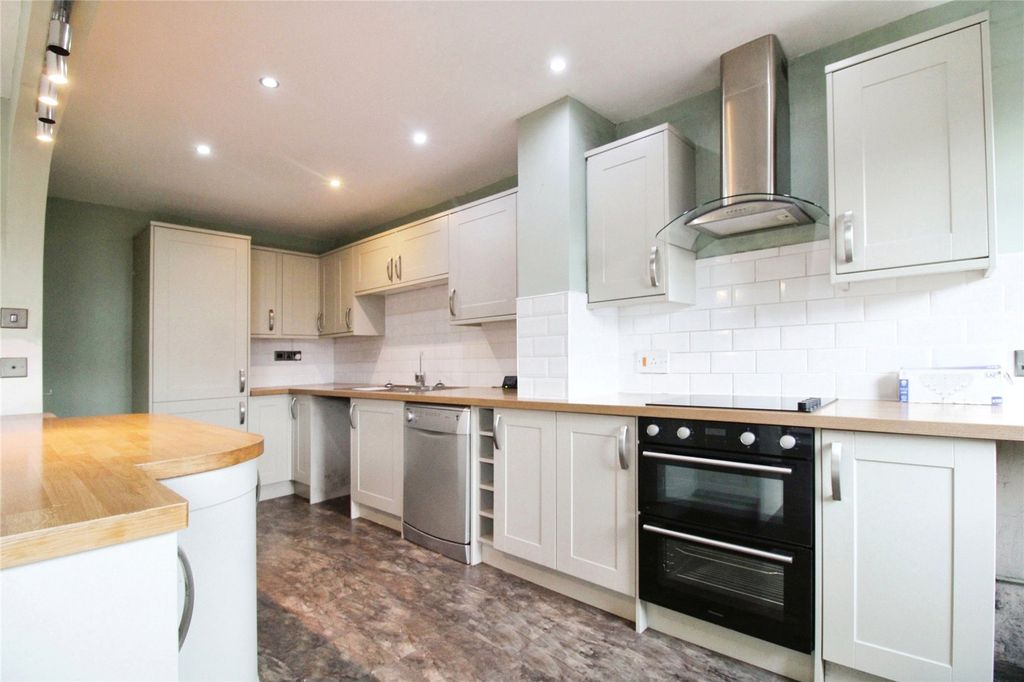 Property photo 2 of 12 Picture No. 32