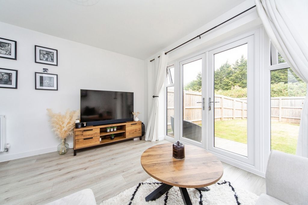 Property photo 3 of 18 Pbox-Img.Jpg