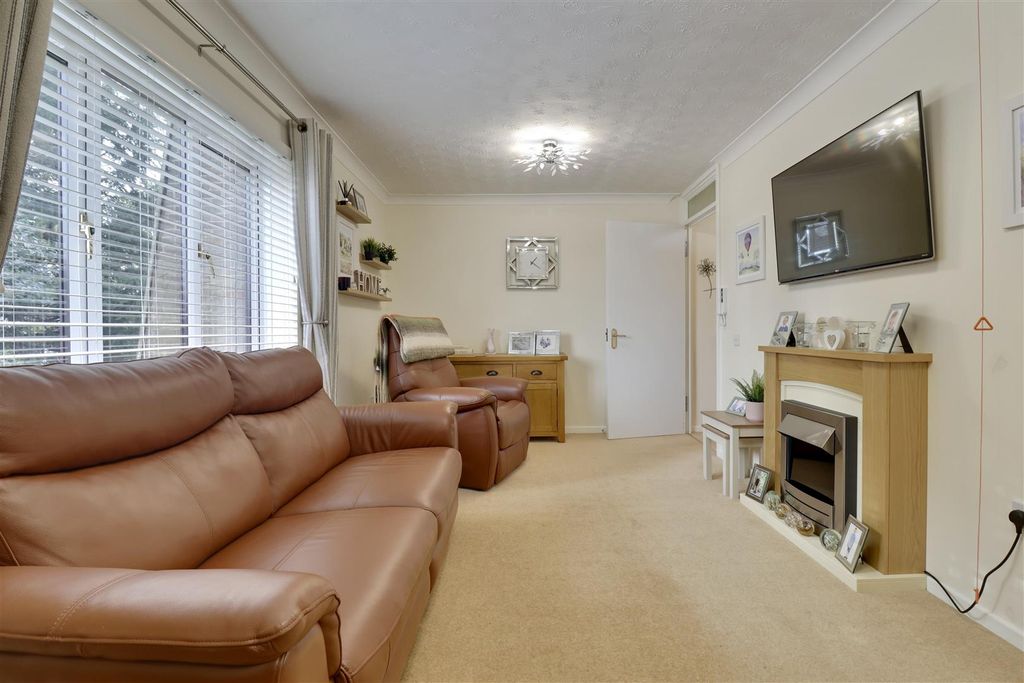 Property photo 2 of 13 46847C1F-Aead-46F7-893D-943Aabff195C_1_201_A.Jpeg