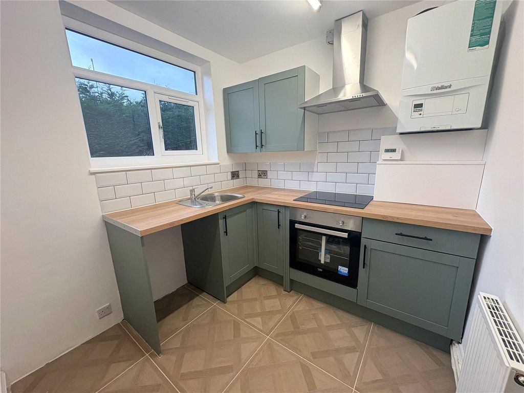 Property photo 2 of 10 Kitchen