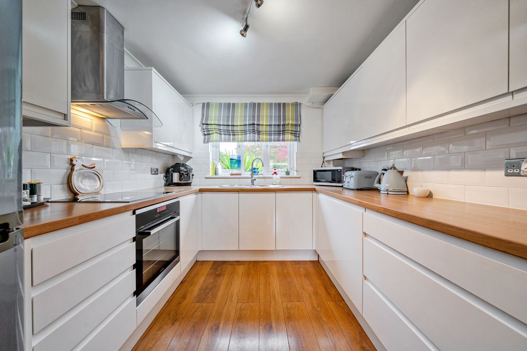 Property photo 3 of 22 Kitchen