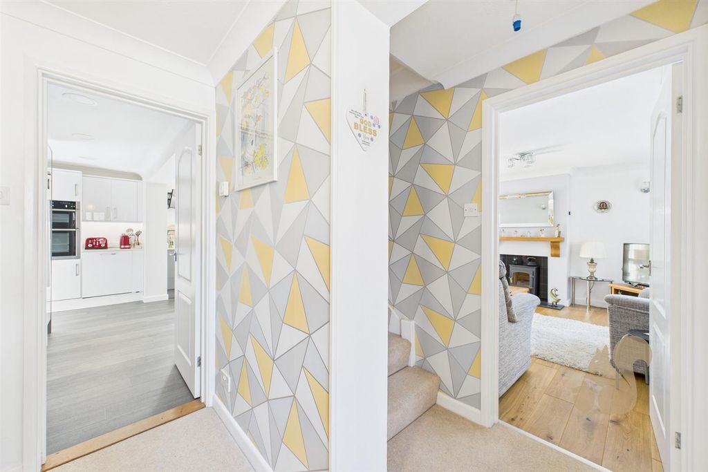 Property photo 2 of 17 Entrance Hall