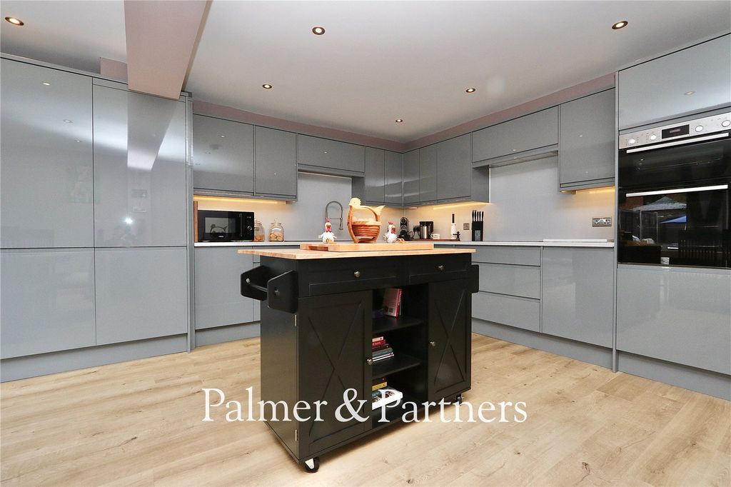 Property photo 2 of 24 Picture No. 02