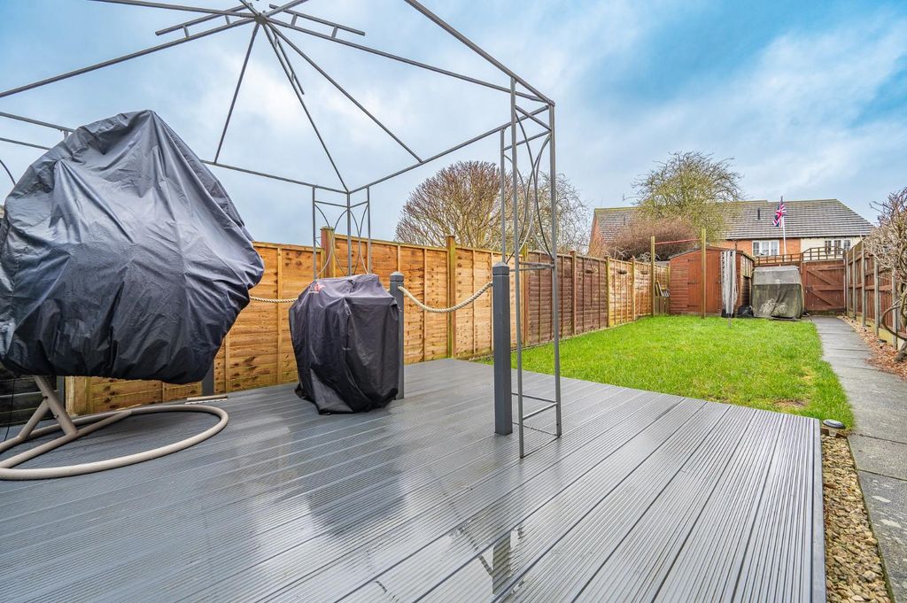 Property photo 2 of 11 Garden