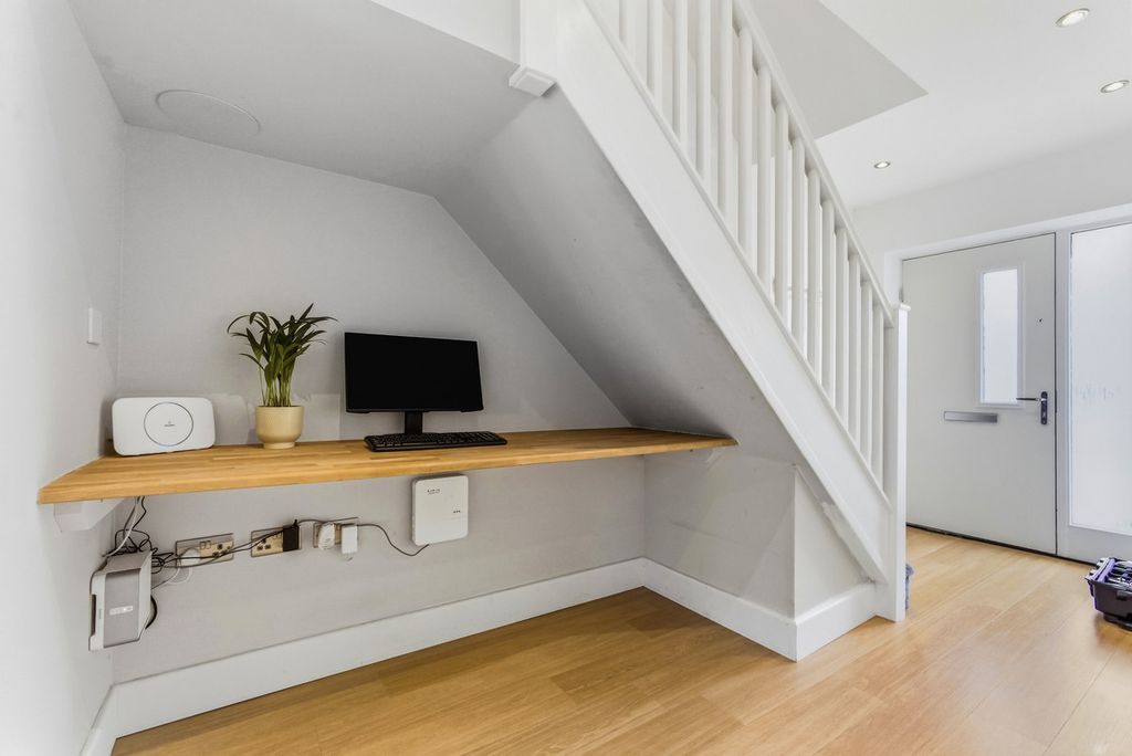 Property photo 3 of 11