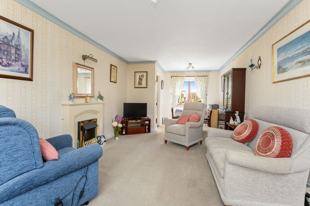 Property photo 2 of 19