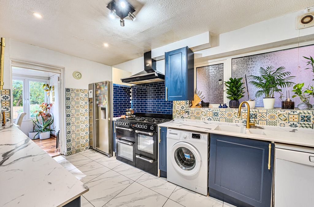 Property photo 3 of 15 1372176-17-68Fa40...