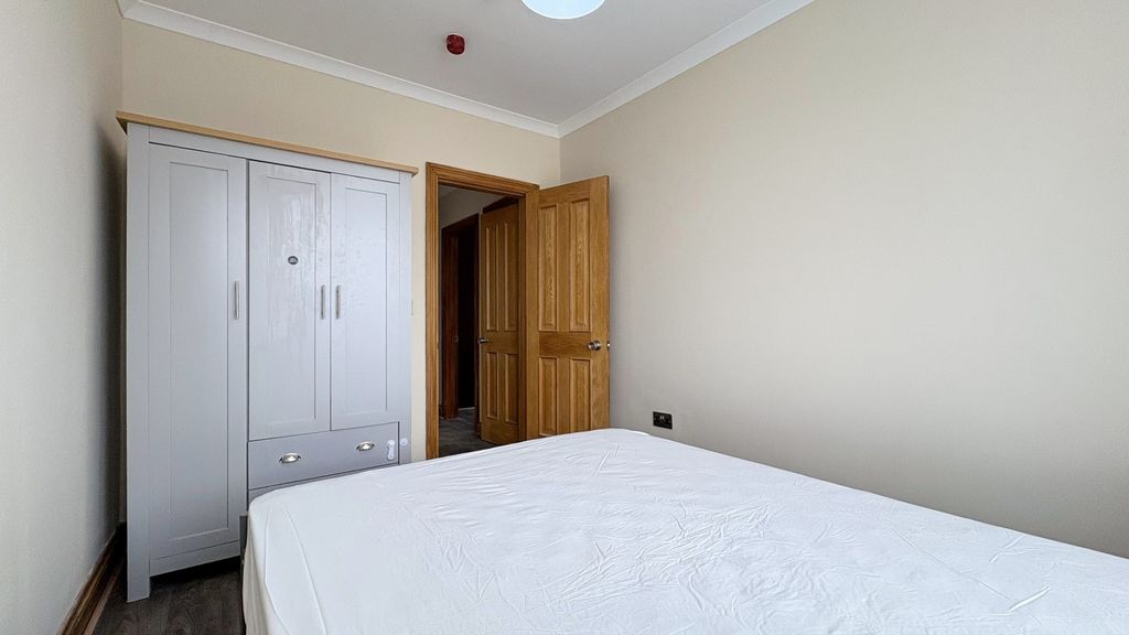 Property photo 3 of 15 Bright Bedroom With Sleek Modern Wardrobe...
