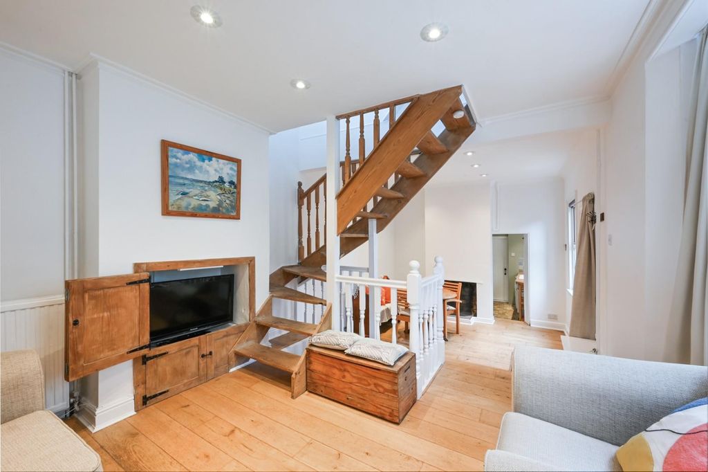 Property photo 2 of 17 Ashley Road