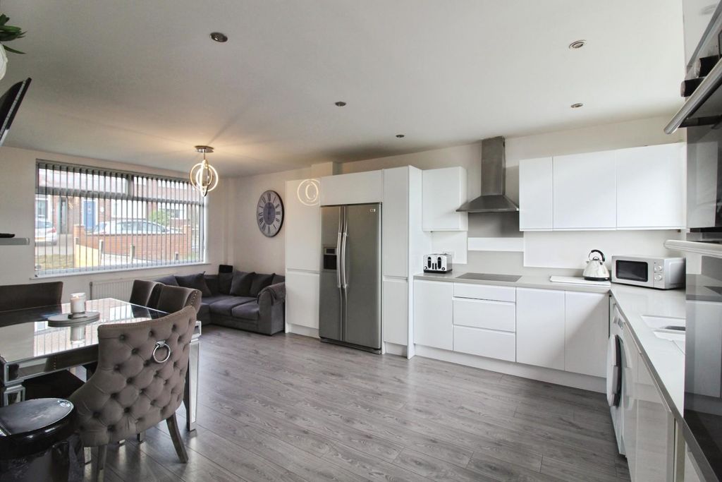 Property photo 2 of 21 Open-Plan Kitchen