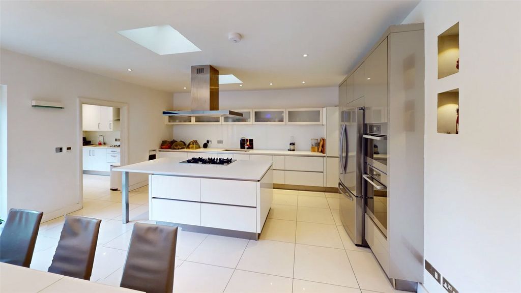 Property photo 3 of 29 Kitchen