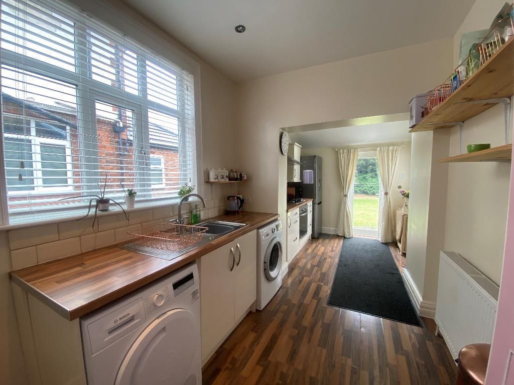Property photo 3 of 17 Kitchen