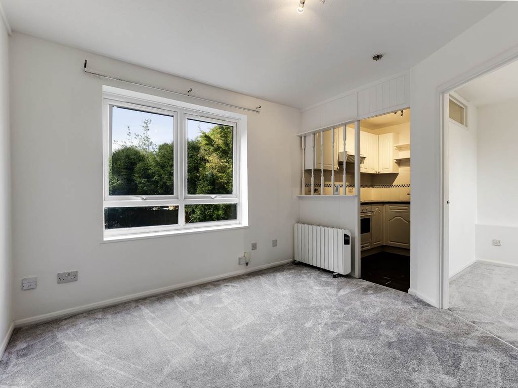 Property photo 2 of 10 Lounge