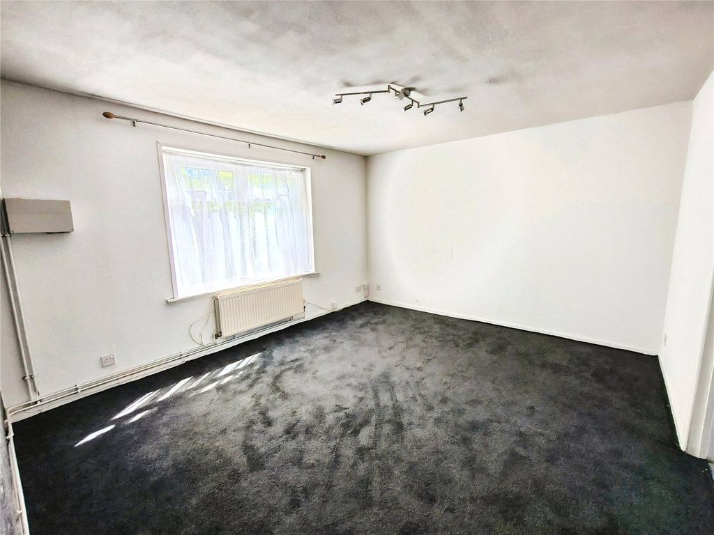 Property photo 2 of 10 Lounge