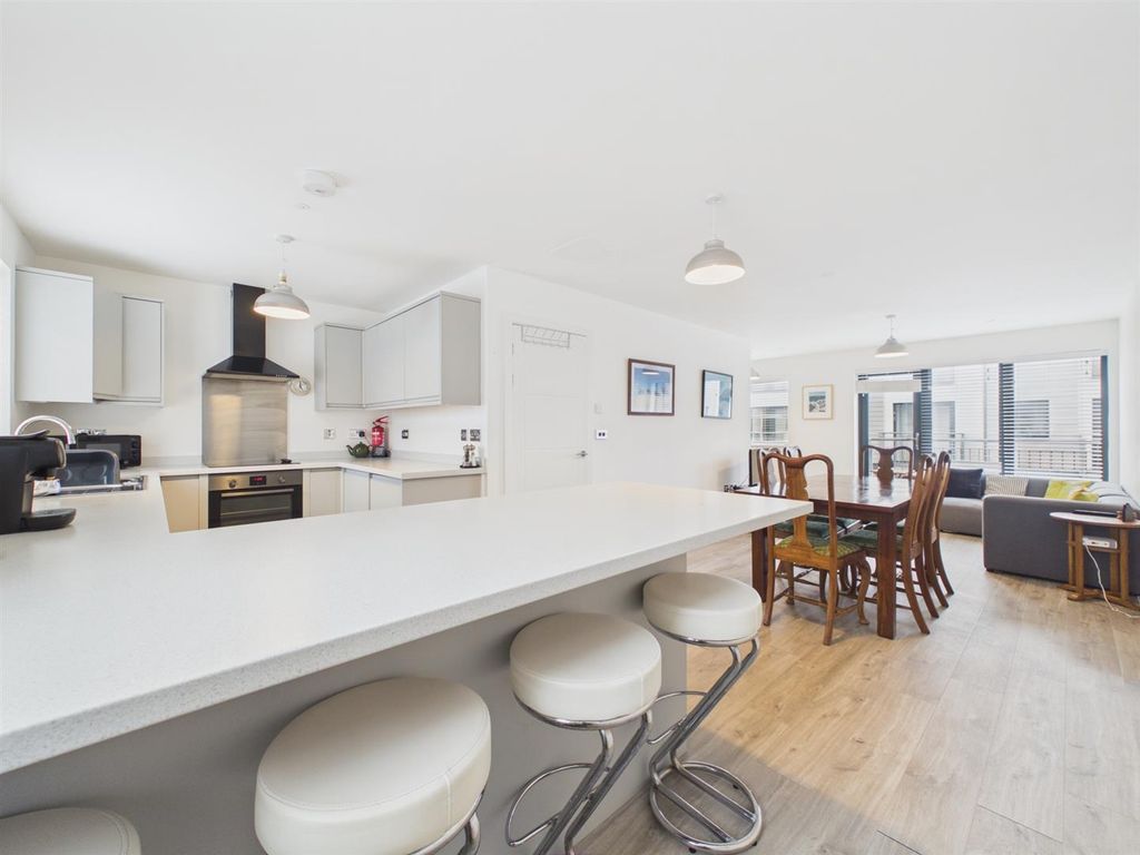Property photo 2 of 15 K/L/D