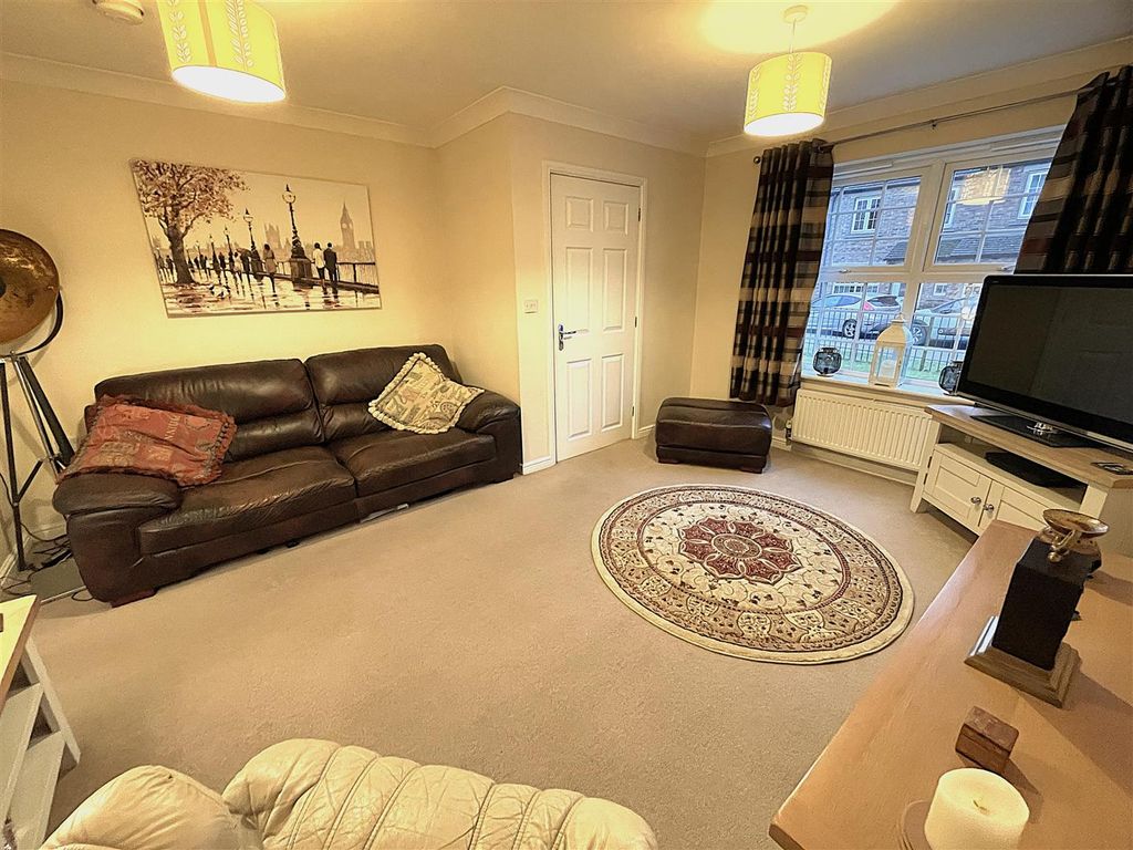 Property photo 3 of 22 Lounge