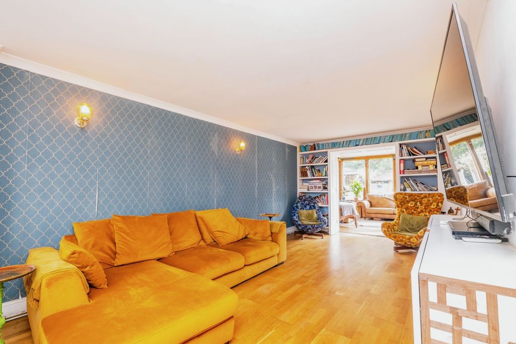 Property photo 3 of 17 Photography