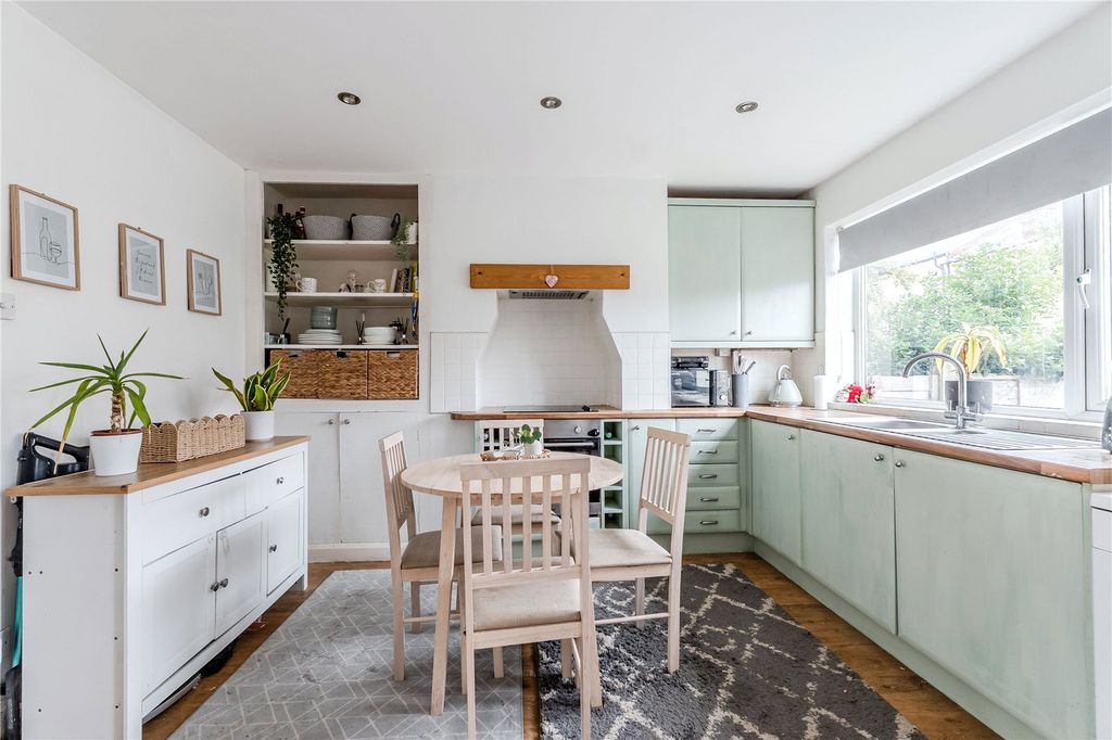 Property photo 2 of 12 Dining Kitchen