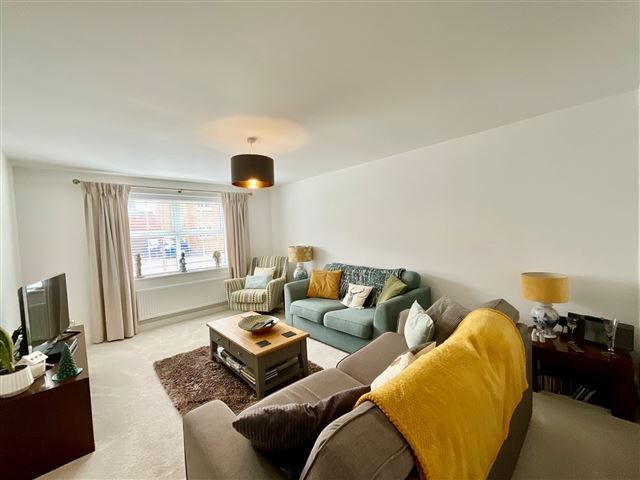 Property photo 3 of 21 Lounge