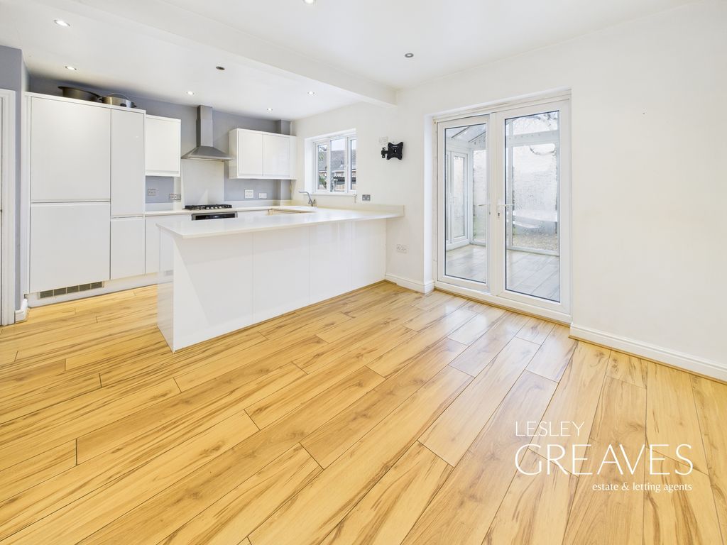 Property photo 2 of 28 Kitchen/Diner