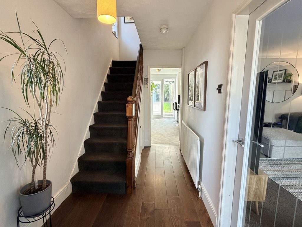 Property photo 2 of 17 Entrance Hall