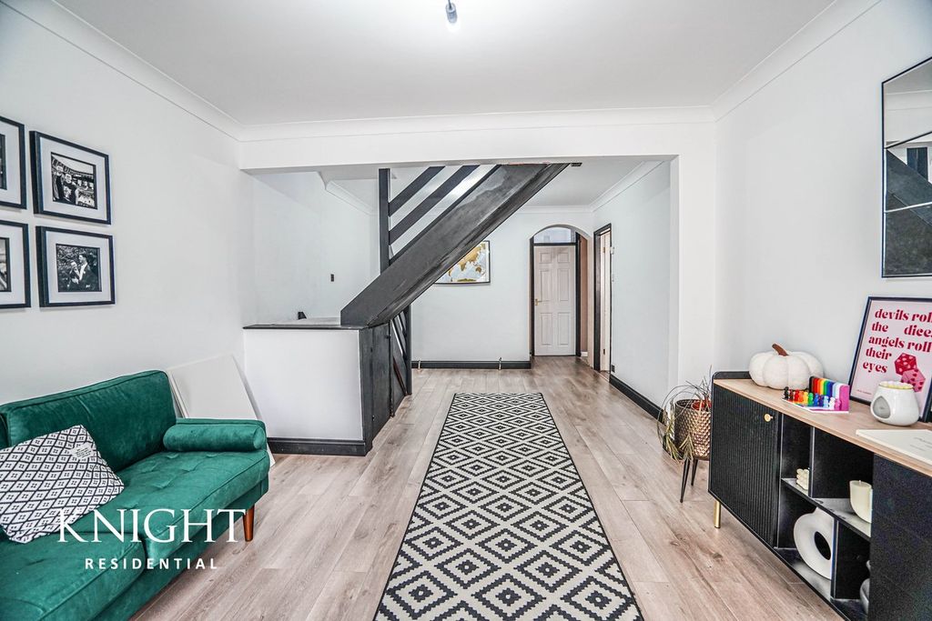 Property photo 2 of 30