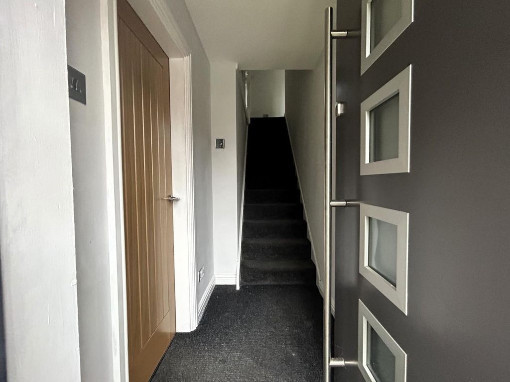 Property photo 2 of 17 Entrance Hall
