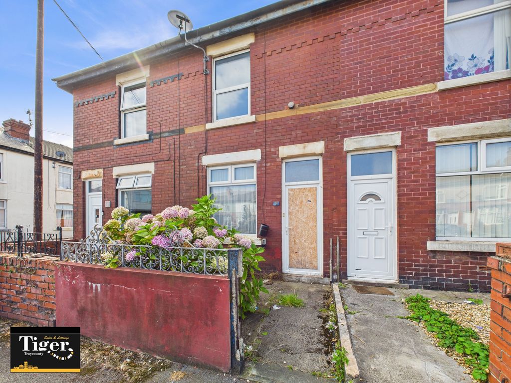 Property photo 1 of 11 Cam03440G0-Pr0390-Still010