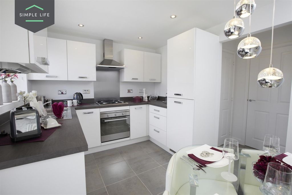 Property photo 3 of 6 Estin_Kitchen.Jpg