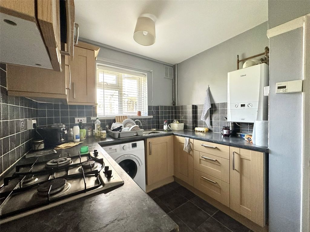 Property photo 3 of 10 Kitchen