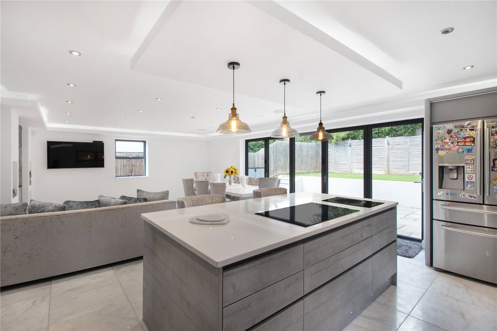 Property photo 2 of 27 Kitchen Diner