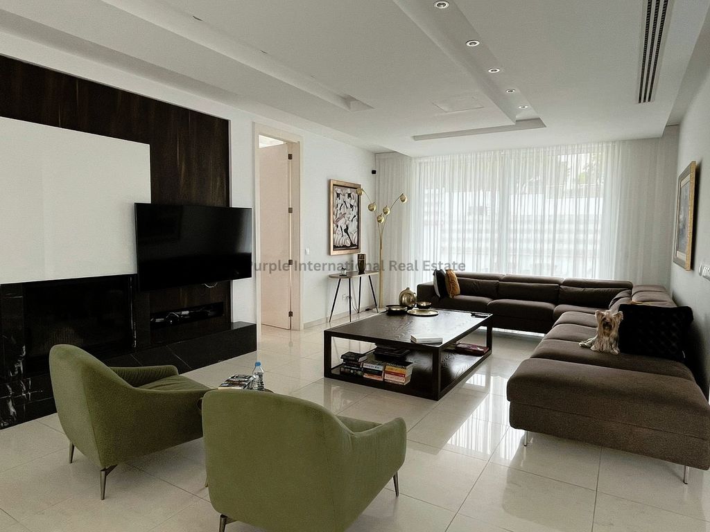 Property photo 2 of 24