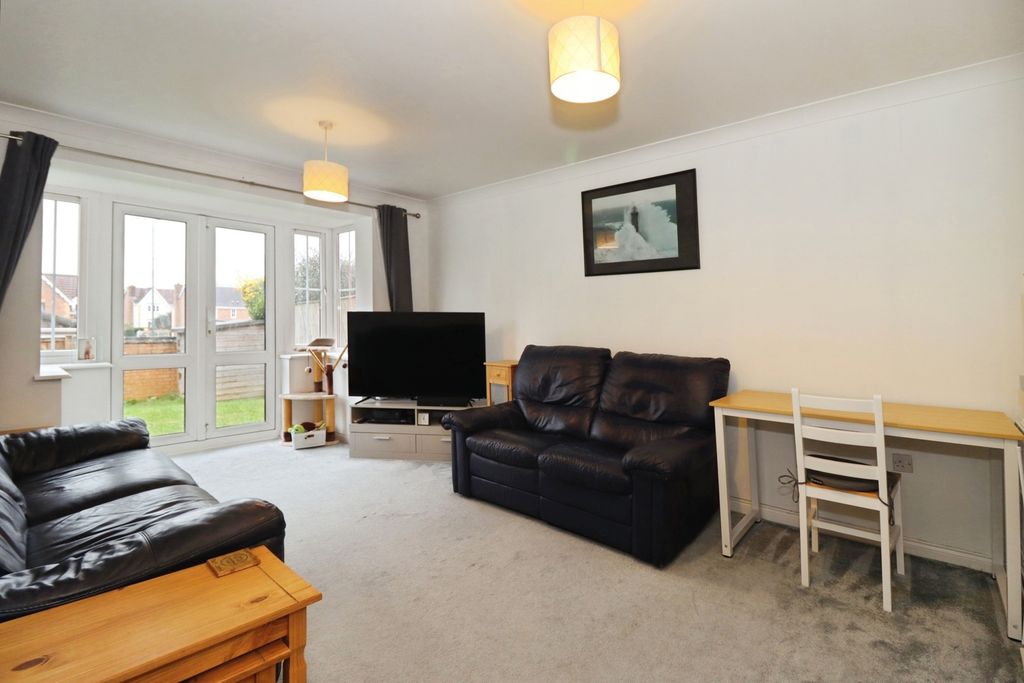 Property photo 2 of 20 Lounge