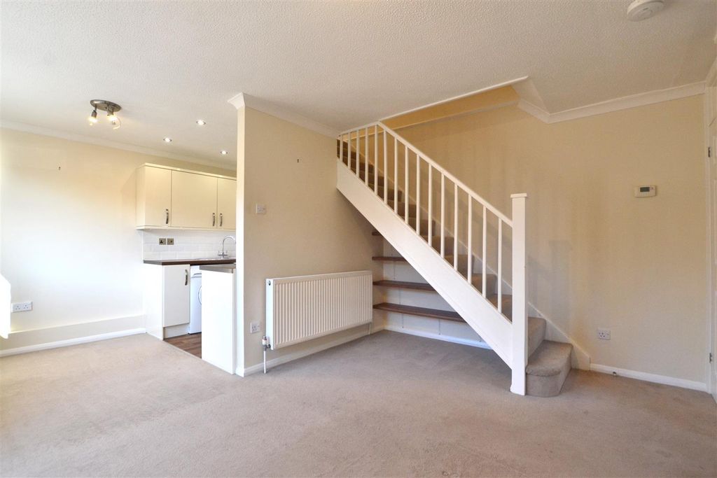 Property photo 3 of 14 Livingroom.Jpg