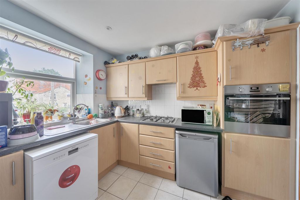 Property photo 2 of 13 1456892-9-69Fe1d3E44A6A.Jpg