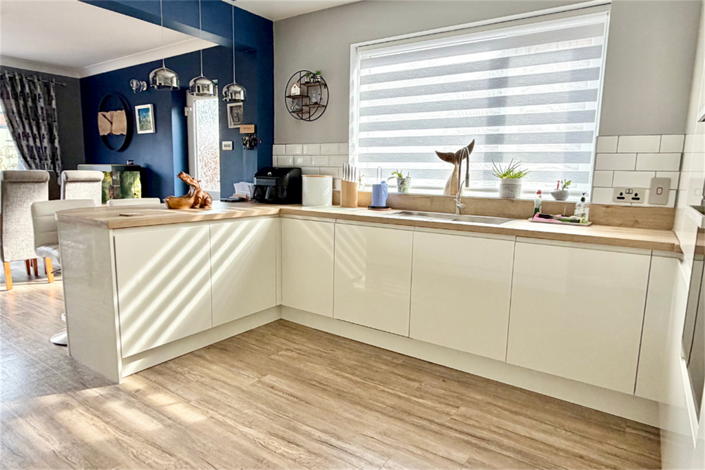 Property photo 2 of 52 Kitchen/Diner