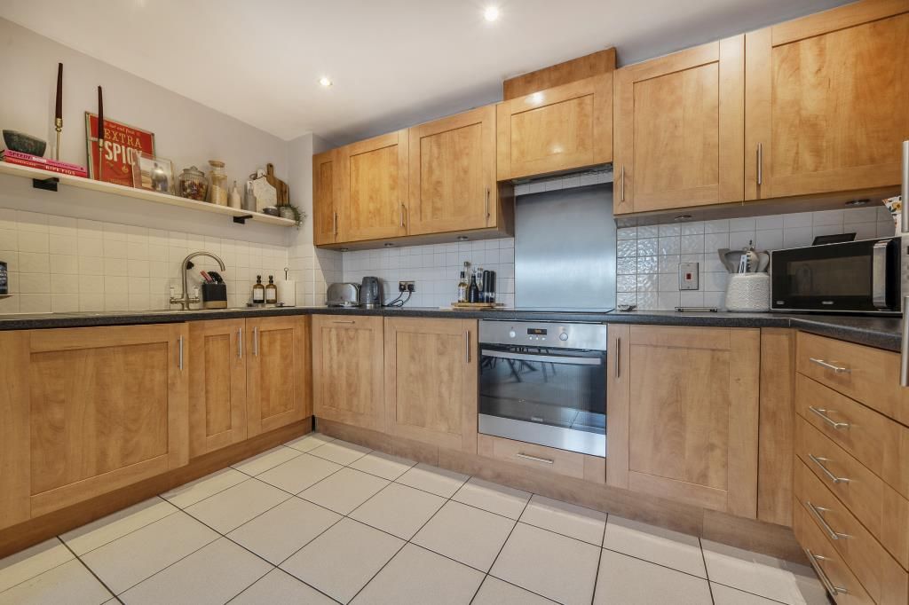 Property photo 3 of 18 Kitchen