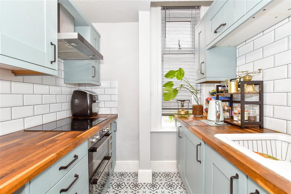 Property photo 1 of 10 Kitchen