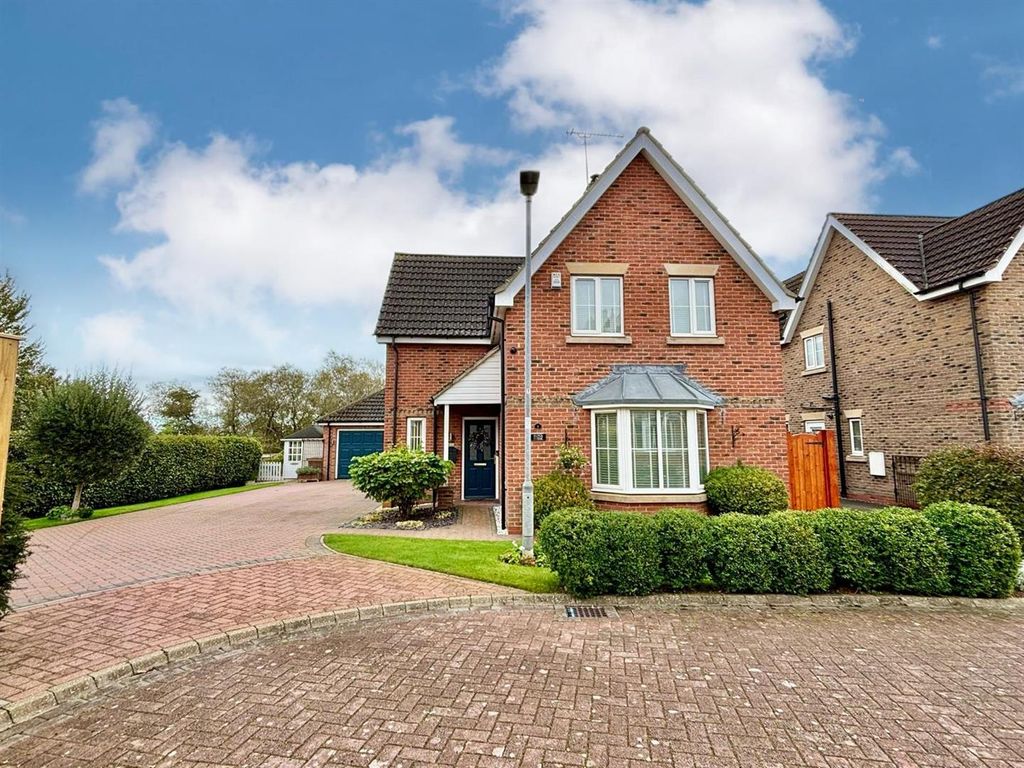 Property photo 1 of 28 Front Garden