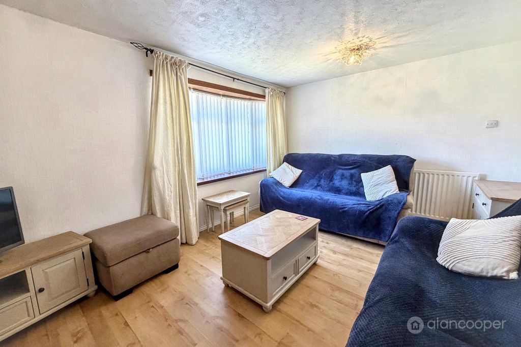 Property photo 3 of 14 5086984