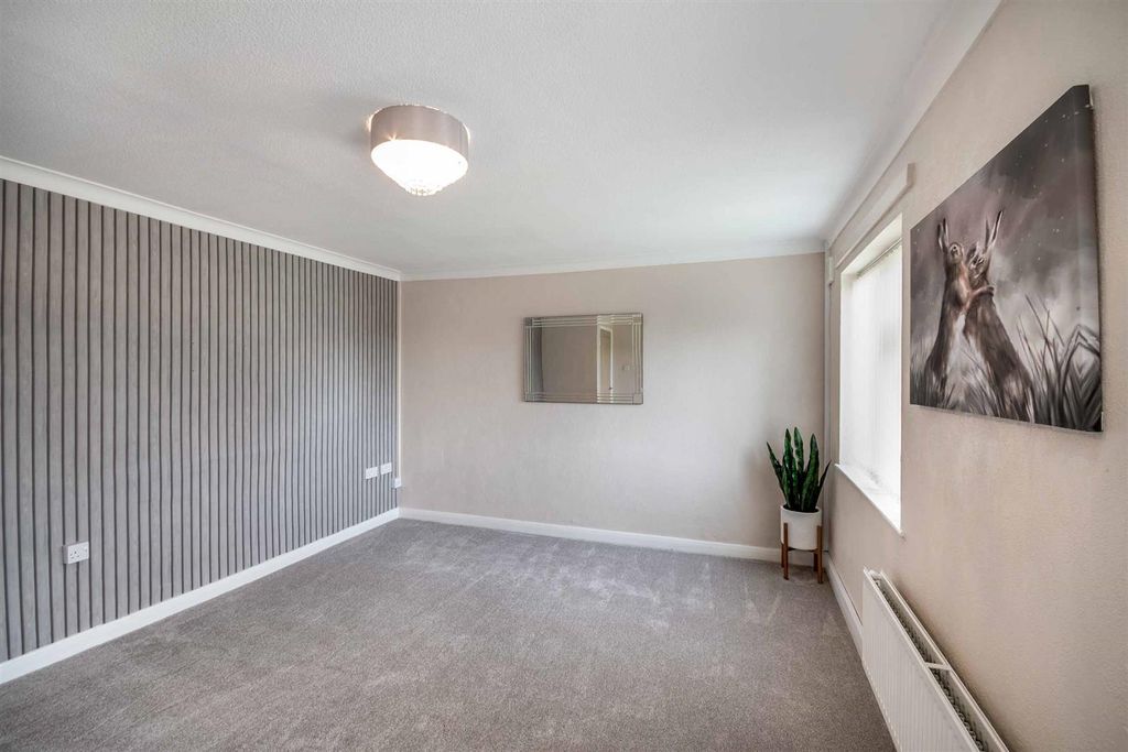 Property photo 3 of 15 Lounge
