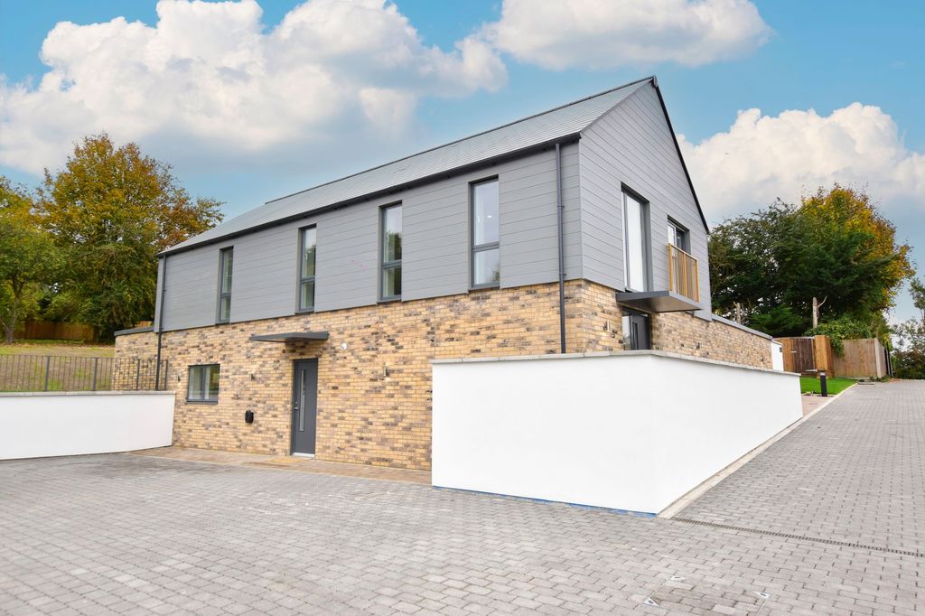 Property photo 1 of 42