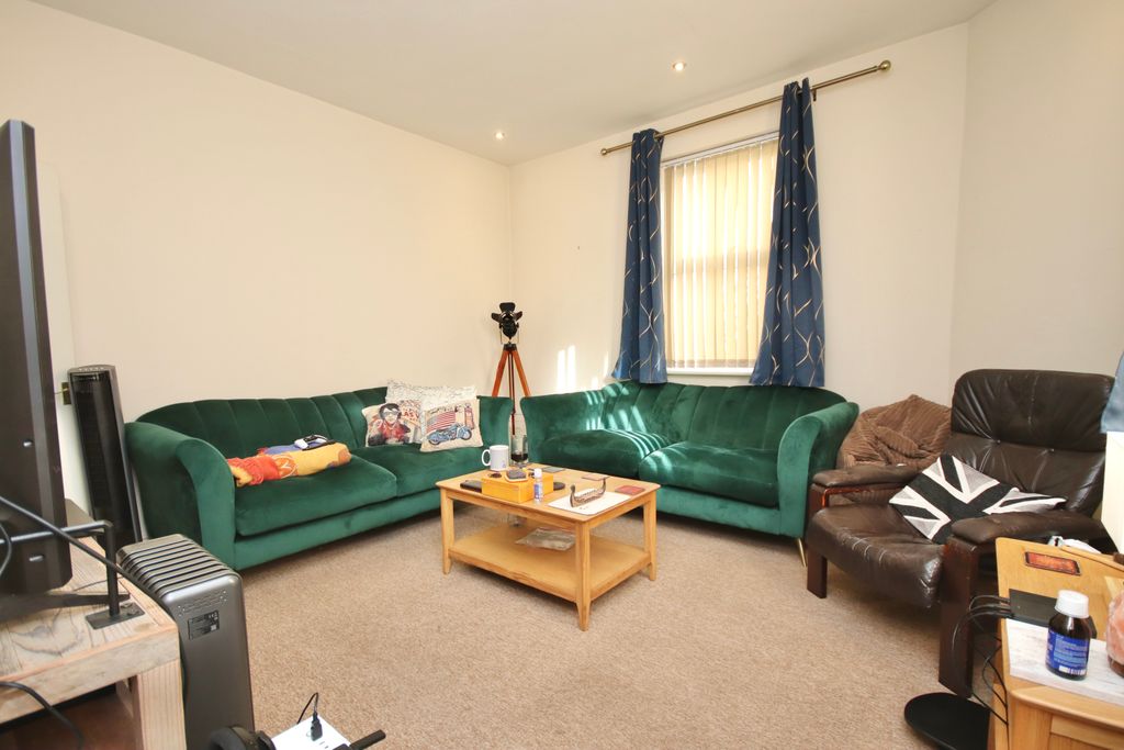 Property photo 2 of 9